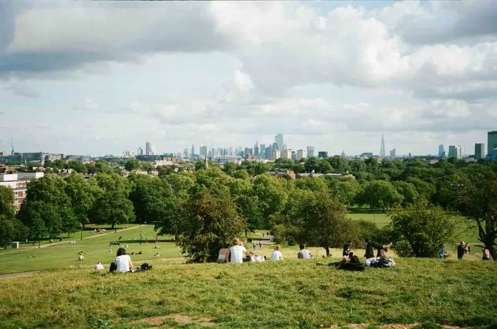 Park overlooking canary wharf london